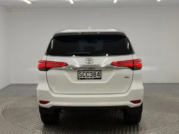 Toyota Fortuner 2023 photo 5