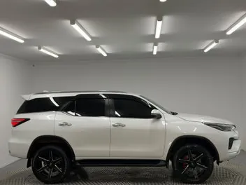 Toyota Fortuner 2023 photo 3