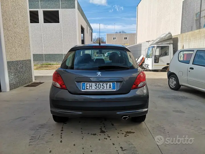 Peugeot 207 2011 photo 4