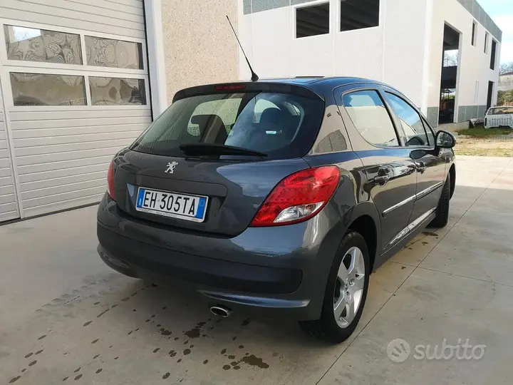 Peugeot 207 2011 photo 5