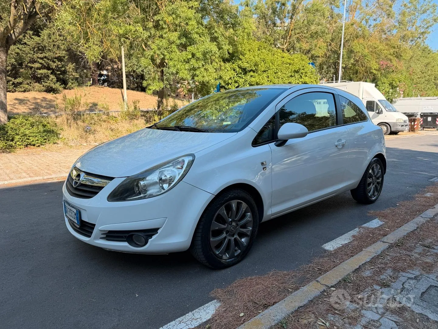 Opel Corsa 2010 photo 2