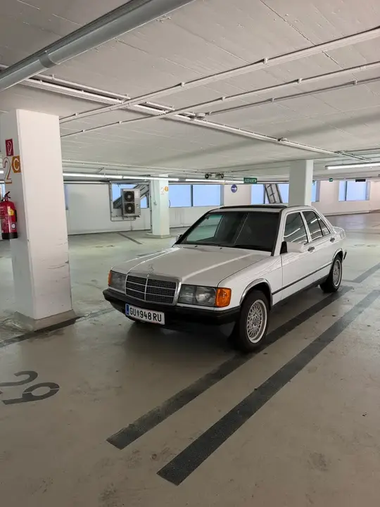 Mercedes-Benz 190 1985 photo 3