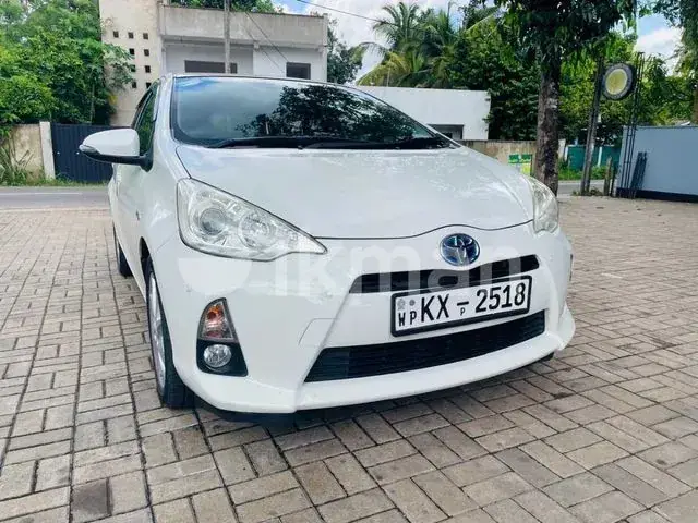 Toyota Aqua 2012 photo 2