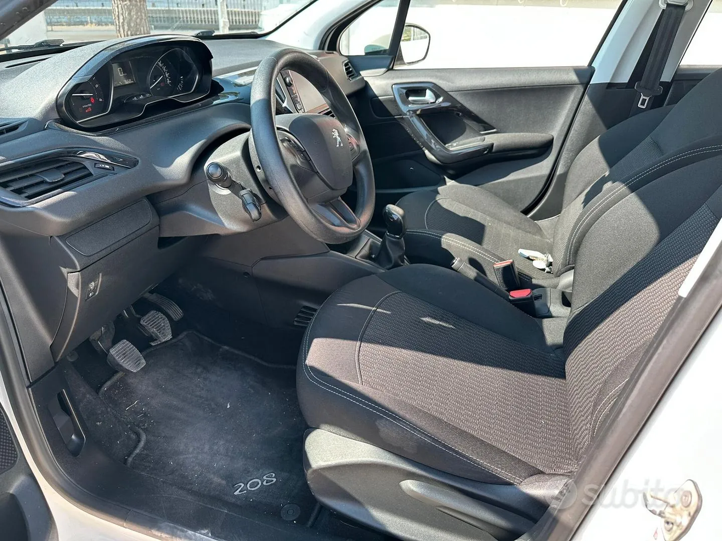 Peugeot 208 2018 photo 2