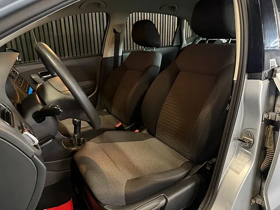 Volkswagen Polo 2010 photo 4