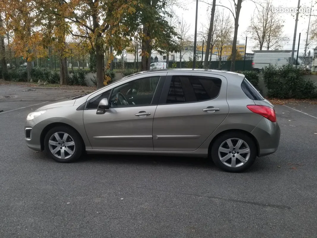 Peugeot 308 2011 photo 2
