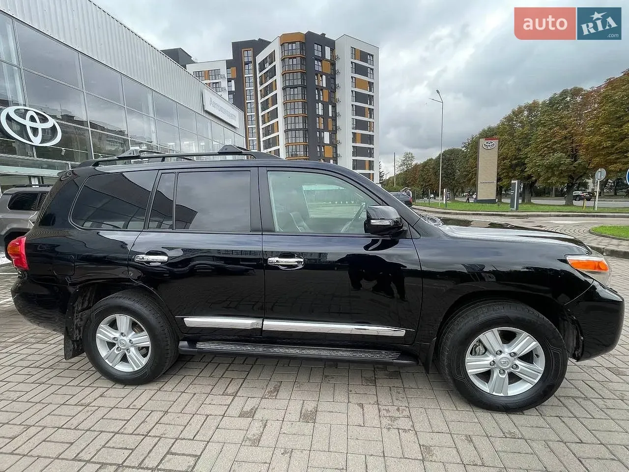 Toyota Land Cruiser 2012 photo 2