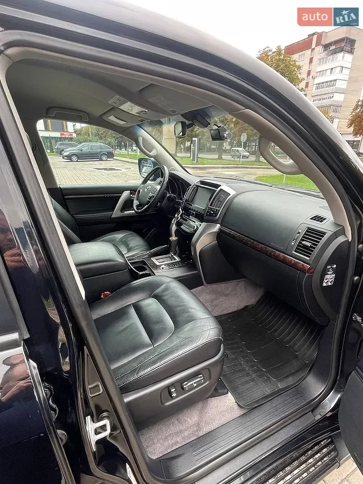 Toyota Land Cruiser 2012 photo 3