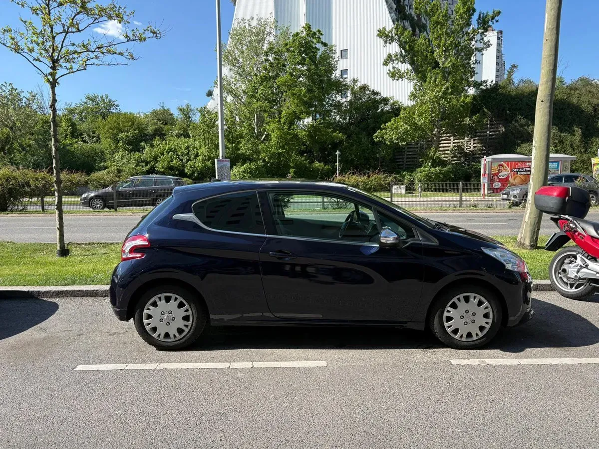 Peugeot 208 2013 photo 3