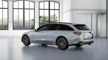 Mercedes-Benz E-Class 2026 photo 3