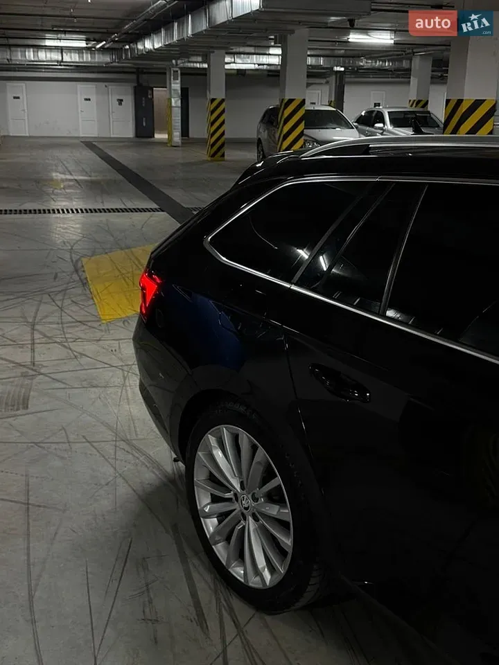 Skoda Superb 2019 photo 5