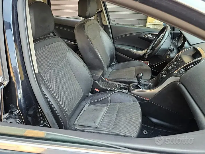 Opel Astra 2011 photo 5