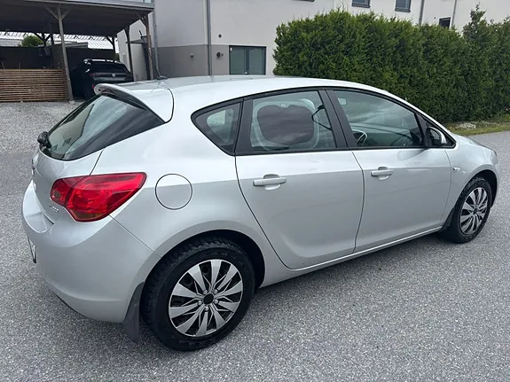 Opel Astra 2012 photo 3
