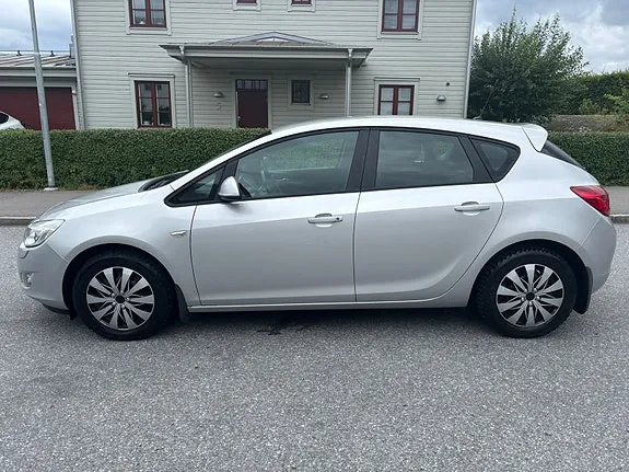 Opel Astra 2012 photo 5