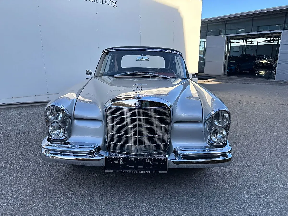 Mercedes-Benz C-Class photo 3