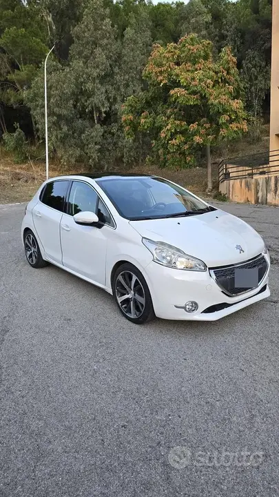 Peugeot 208 2013 photo 3