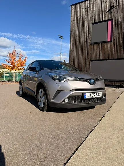 Toyota C-Hr 2020 photo 2