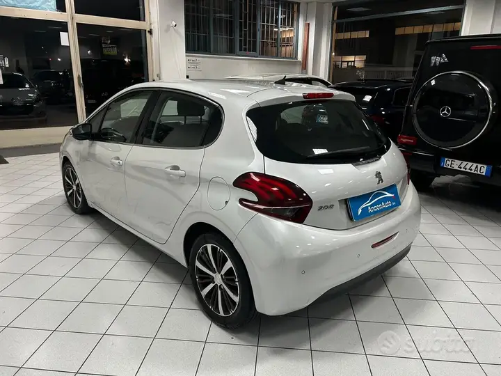 Peugeot 208 2018 photo 2