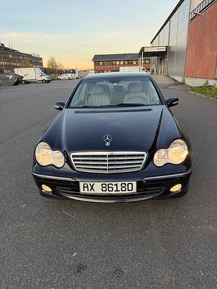 Mercedes-Benz C180 2004 photo 2