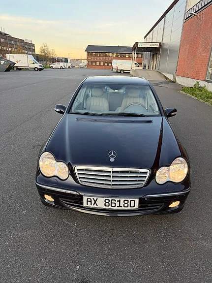 Mercedes-Benz C180 2004 photo 4