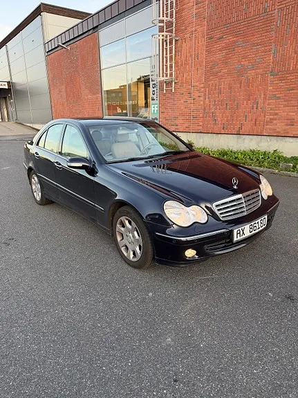 Mercedes-Benz C180 2004 photo 3