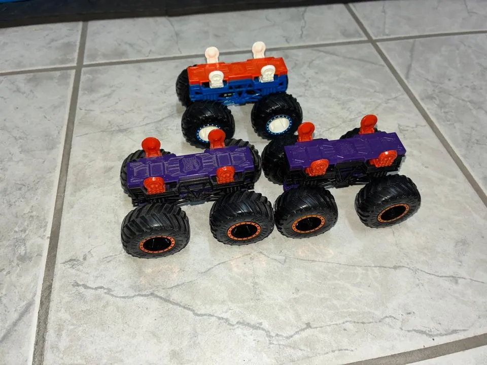 Mattel Hot-Wheels Monster-Trucks 1:64 Autos-Aufsatz Transporter