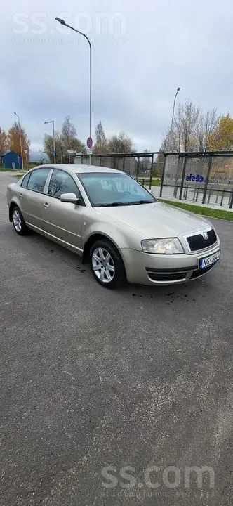 Skoda Superb 2005 photo 2