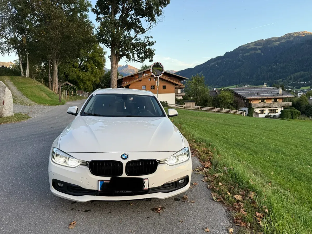 BMW 3 Series 2018 photo 3