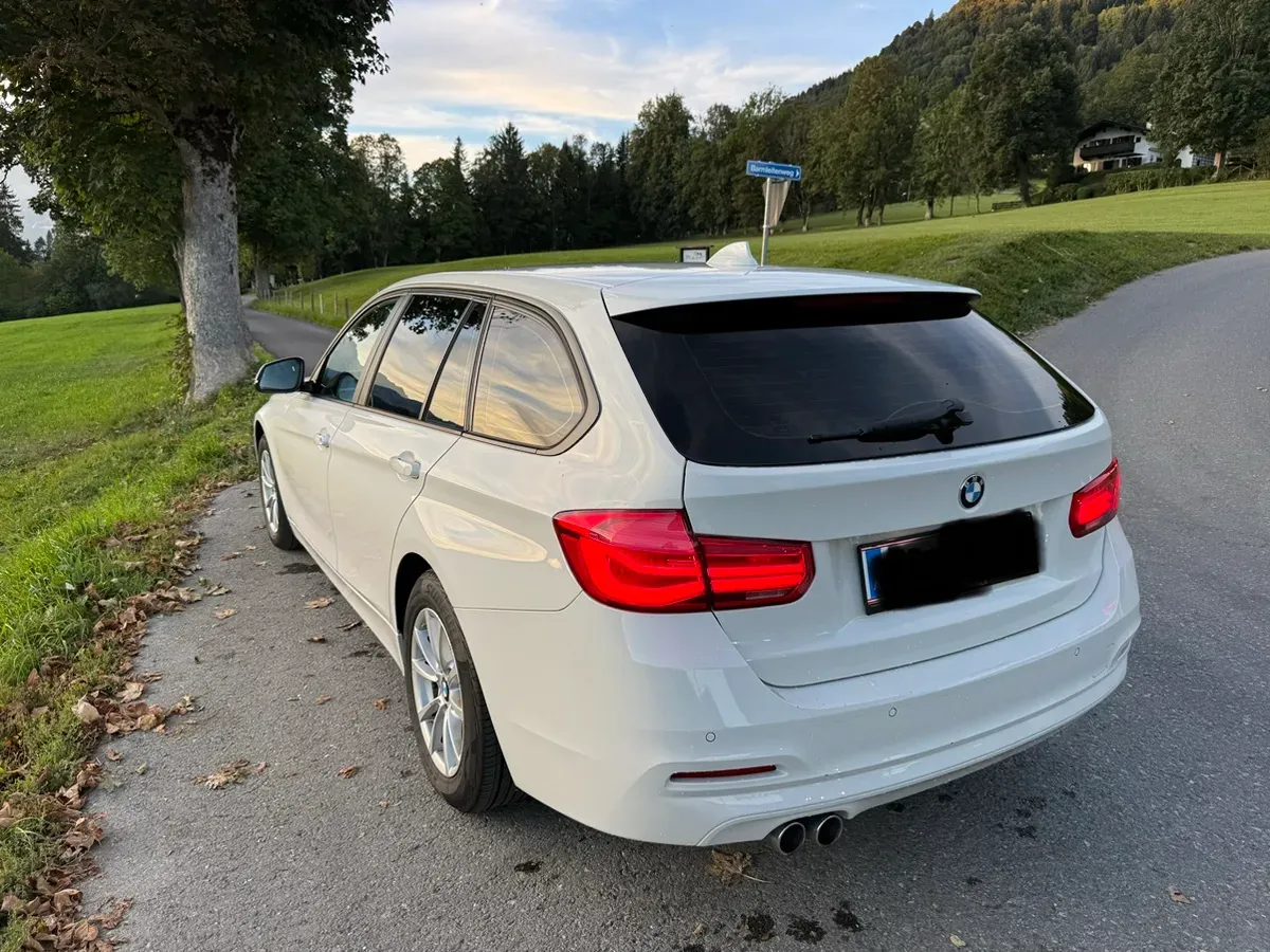 BMW 3 Series 2018 photo 2