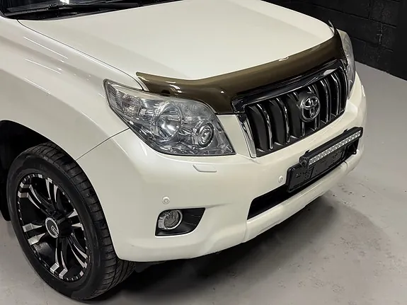 Toyota Land Cruiser 2013 photo 2