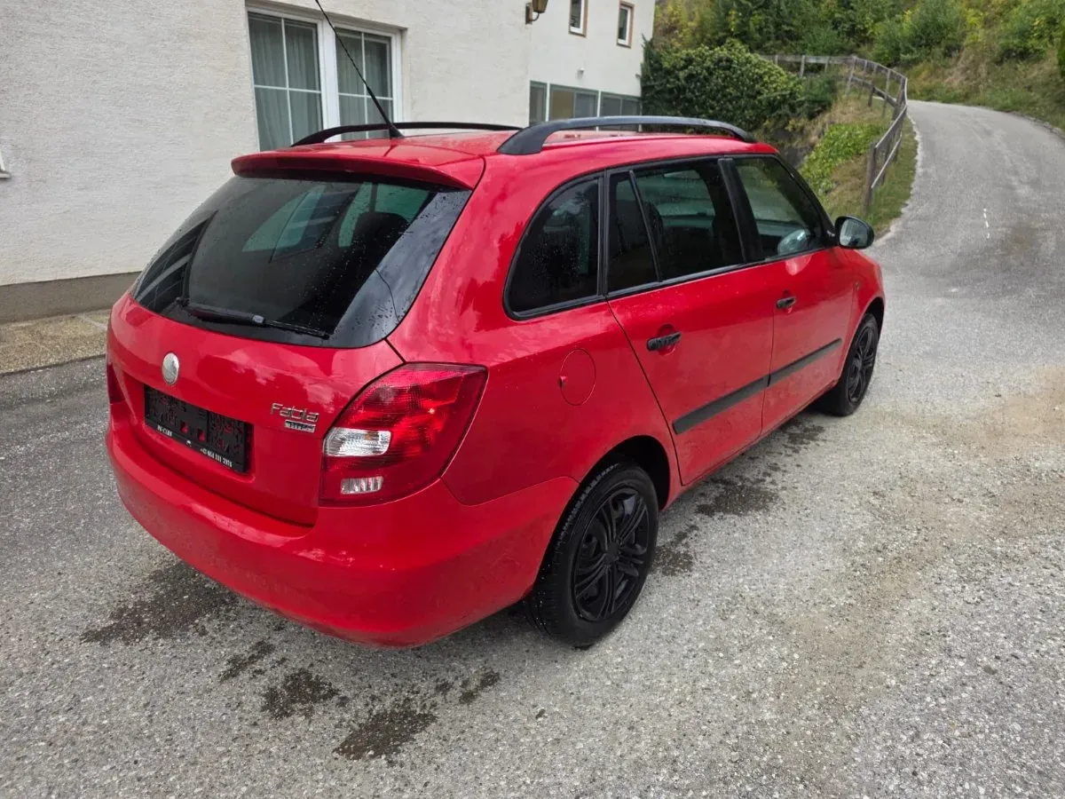 Skoda Fabia 2009 photo 3