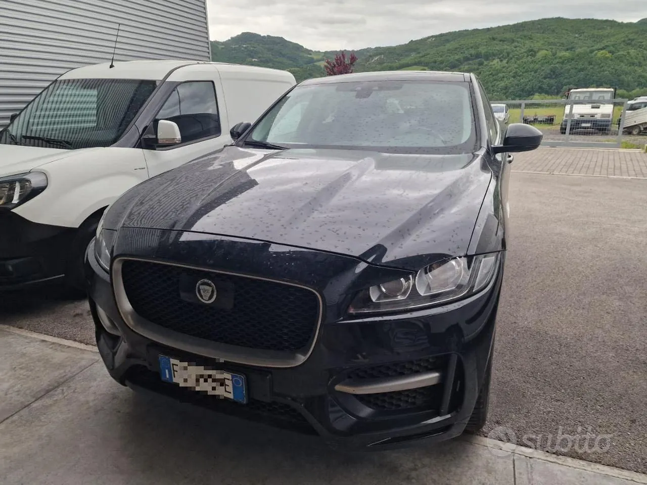 Jaguar F-Pace 2016 photo 2