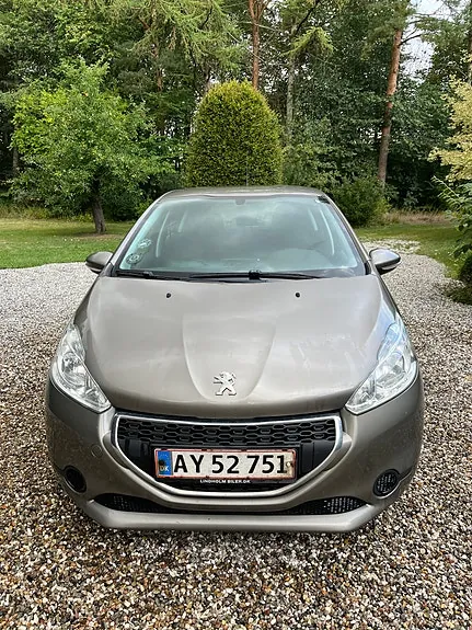 Peugeot 208 2014 photo 2