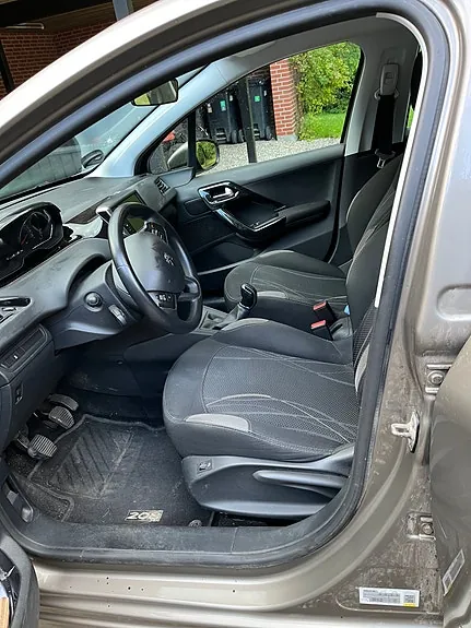 Peugeot 208 2014 photo 5