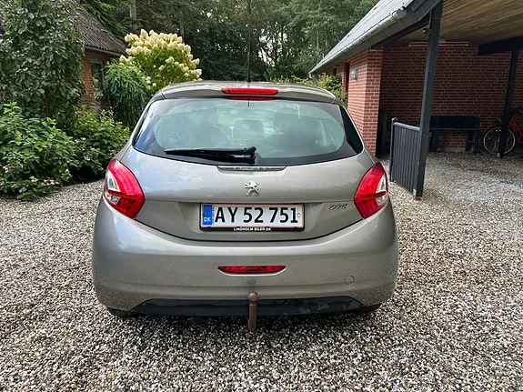 Peugeot 208 2014 photo 3