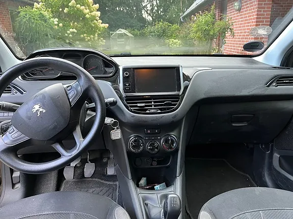 Peugeot 208 2014 photo 4