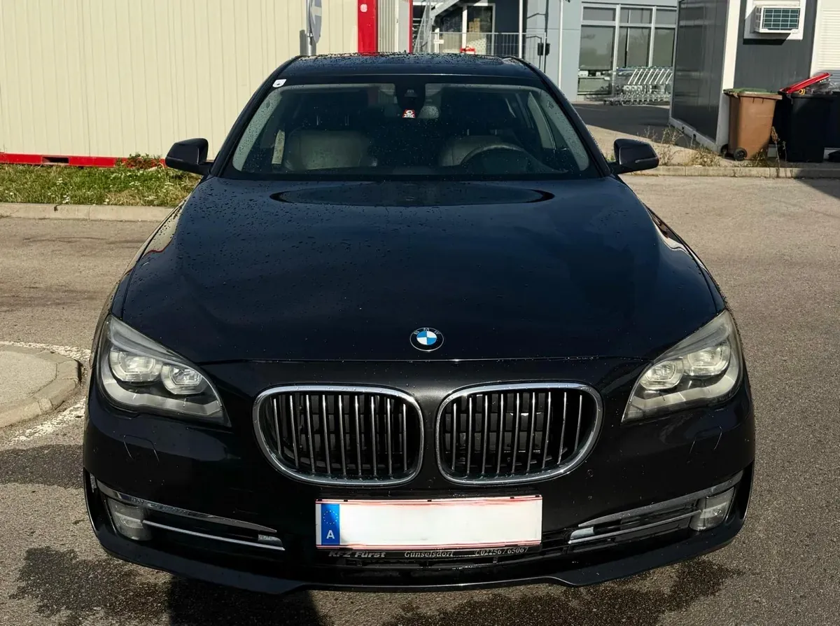 BMW 7 Series 2012 photo 3