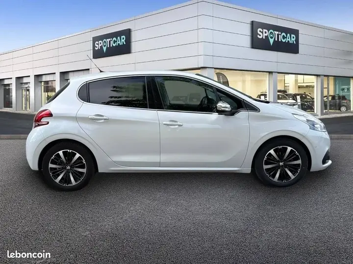 Peugeot 208 2019 photo 4