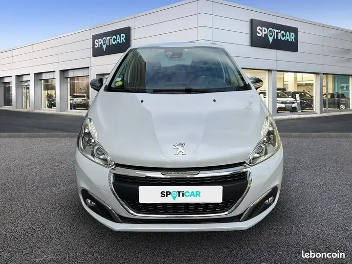 Peugeot 208 2019 photo 2