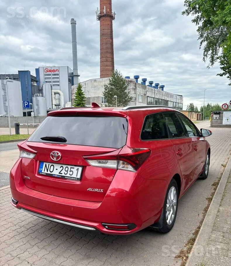 Toyota Auris 2015 photo 3