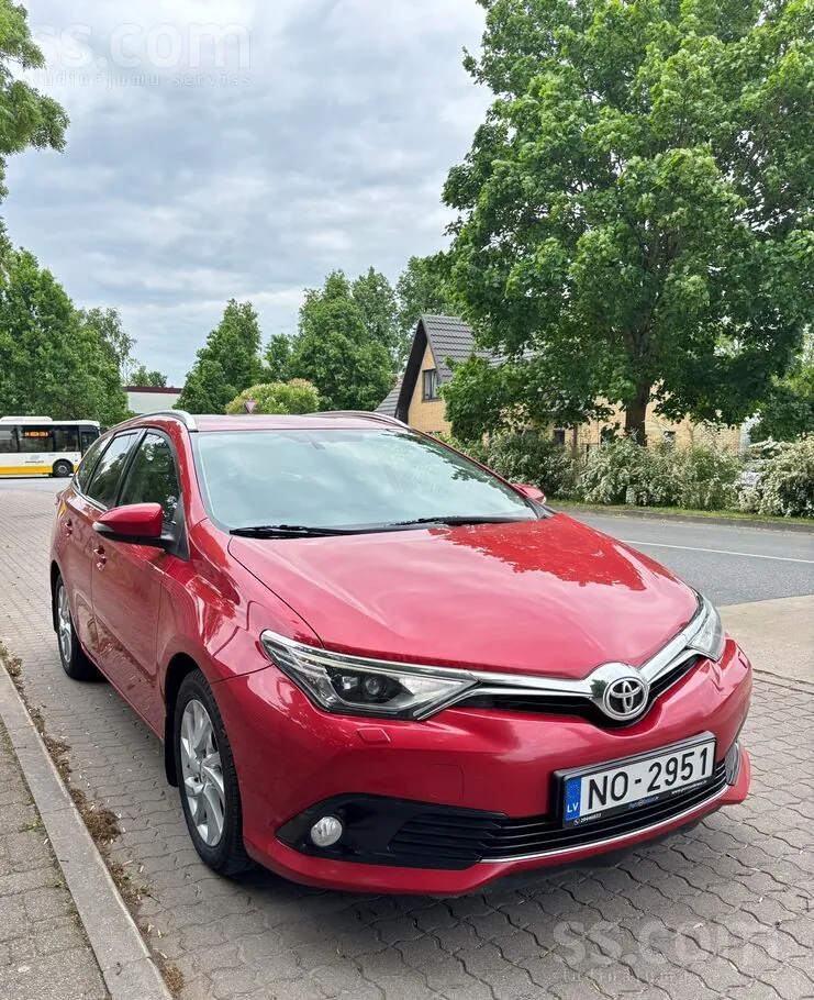 Toyota Auris 2015 photo 2