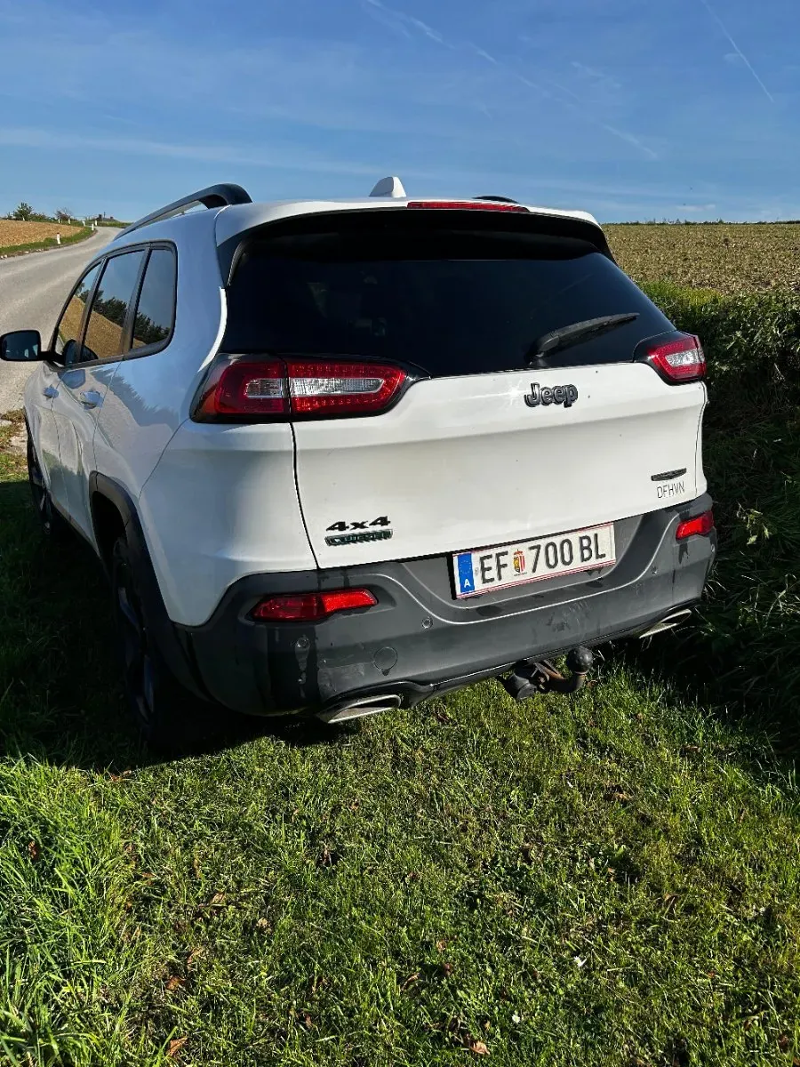 Jeep Cherokee 2016 photo 3