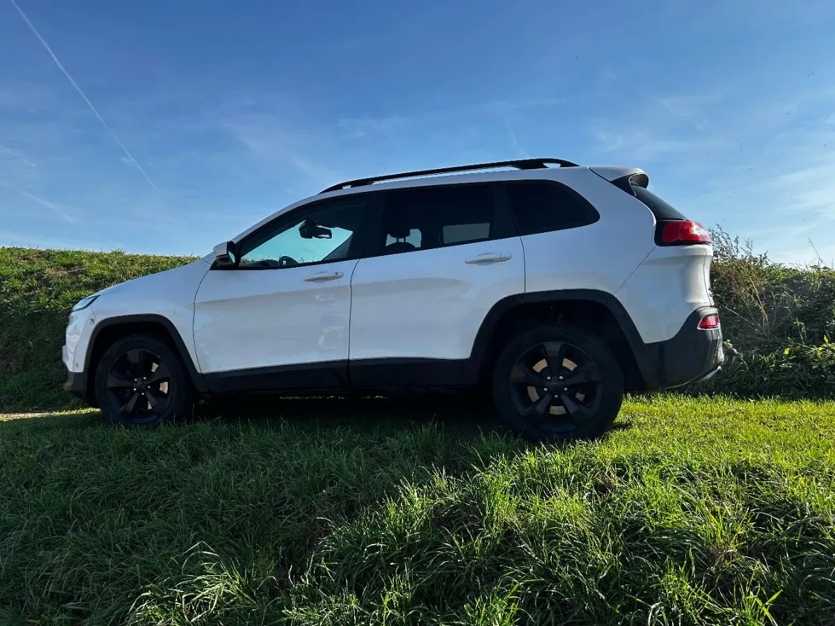 Jeep Cherokee 2016 photo 2
