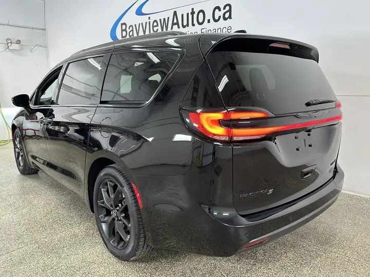 Chrysler Pacifica 2026 photo 5