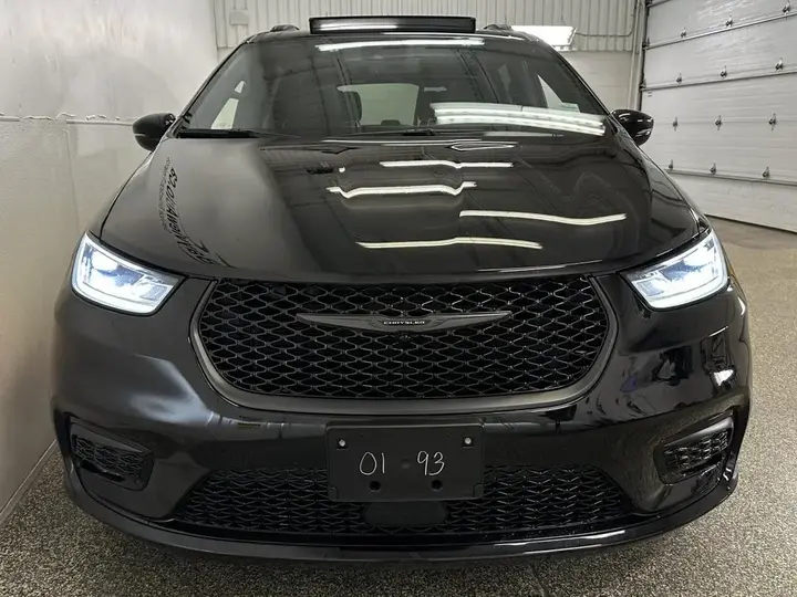 Chrysler Pacifica 2026 photo 2