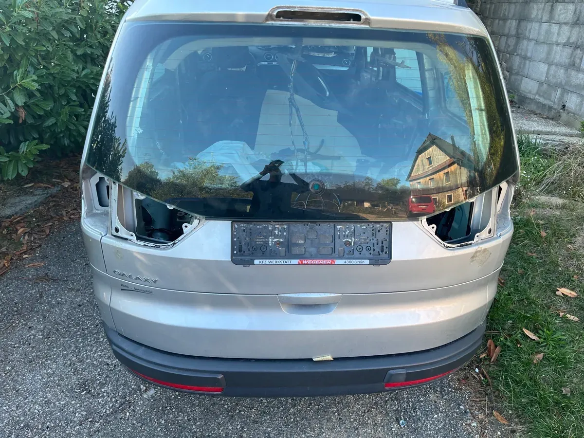 Ford Galaxy 2013 photo 2