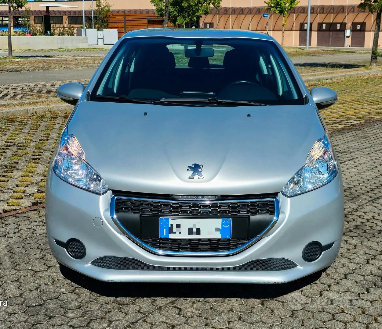 Peugeot 208 2014 photo 2