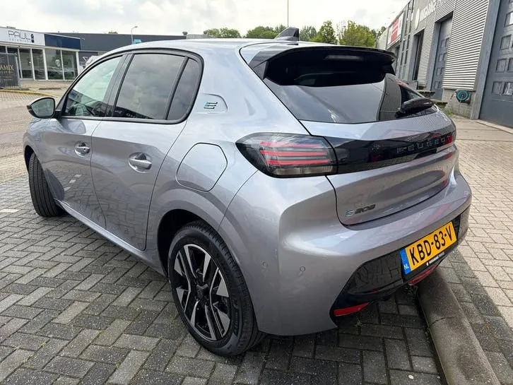 Peugeot E-208 2025 photo 2