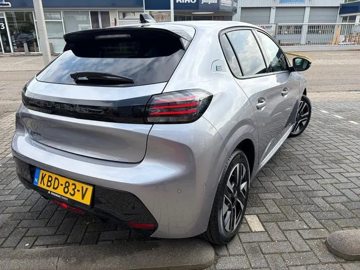 Peugeot E-208 2025 photo 3