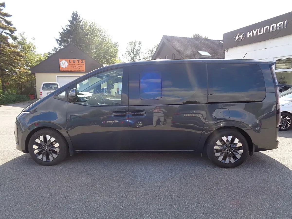 Hyundai Staria 2022 photo 2